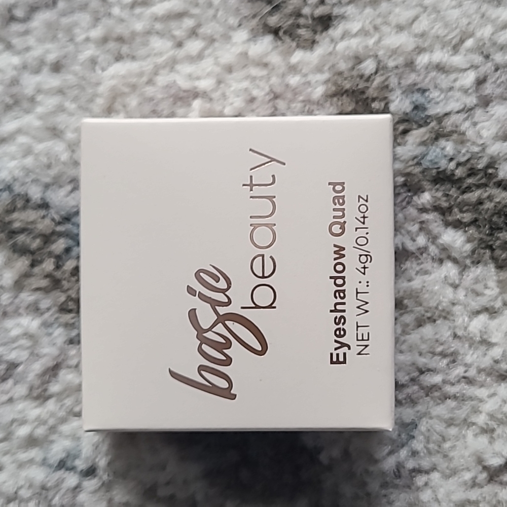 Basic beauty eye shadow quad